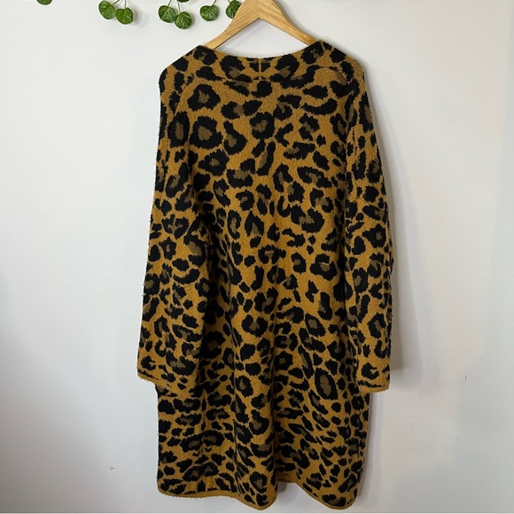 Time & Tru Woman’s Oversized Animal Print Open Front Cardigan - Picture 2 of 3